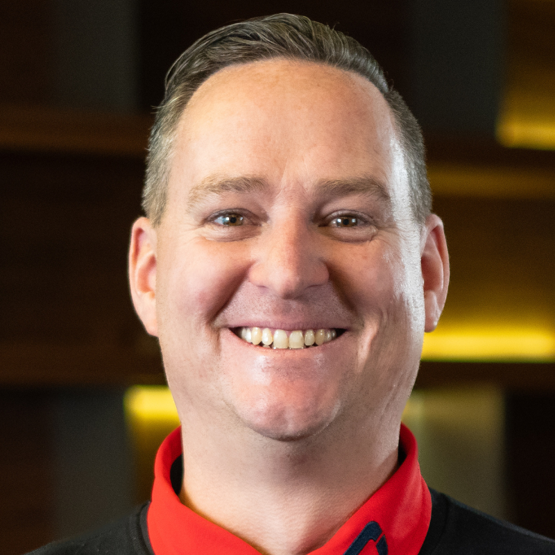 Ein lächelnder Mann.