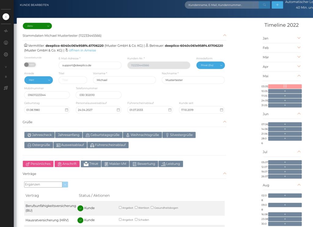 Die Stammdaten eines Kunden beinhalten die üblichen persönlichen Daten, wann er begrüßt wird, und seinen Verträgen inklusive Status und Aktionen.